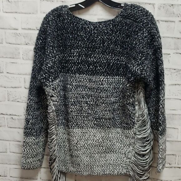 Love by design sweater - Picture 3 of 3